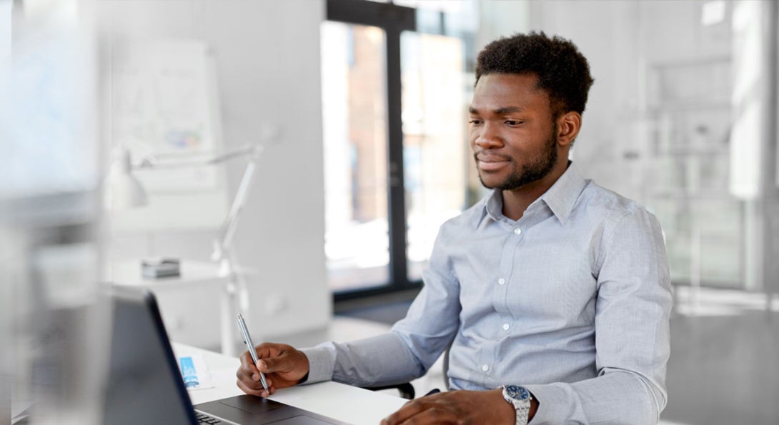 A contact tracer works while sitting at a computer.